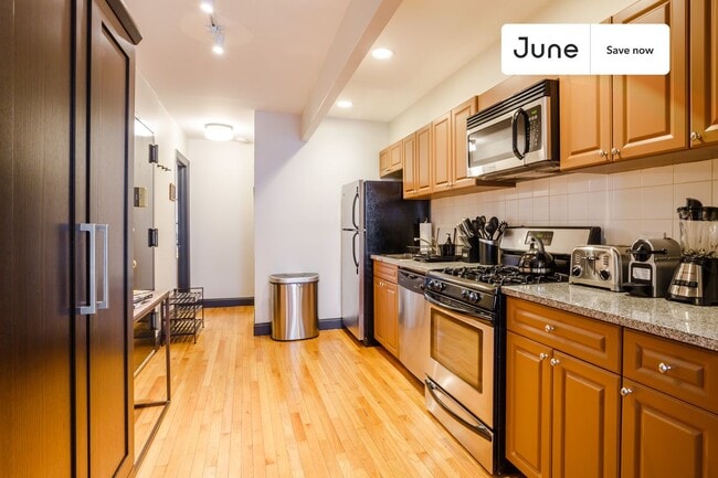 Photo - 356 W 39th St
