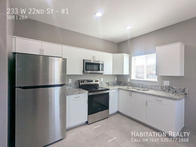 Building Photo - 233 W 22nd St Rental