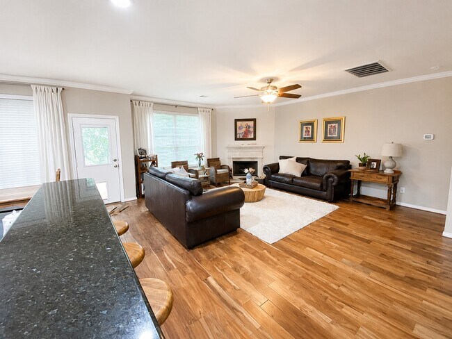 Photo - 110 N Hawkhurst Cir