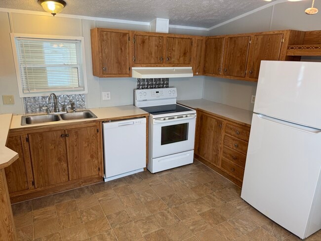 Photo - 13 James River Blvd