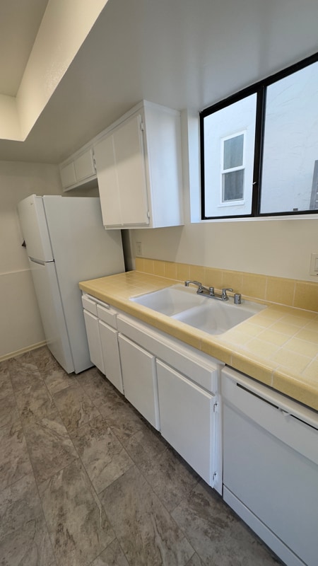 Photo - 135 N Swall Dr Unidad 104