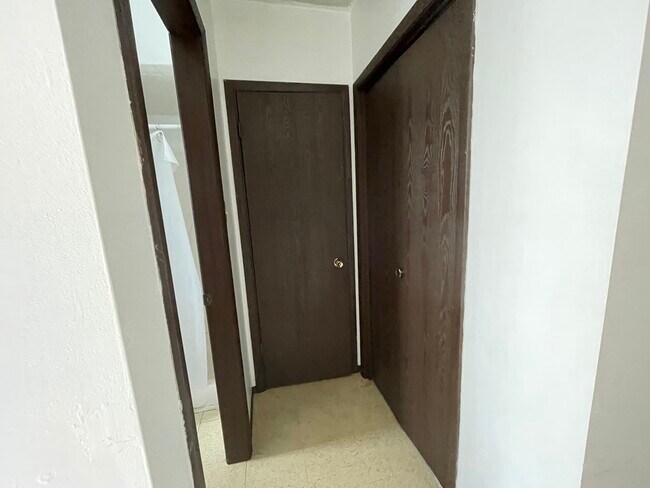 Photo - 469 Crawford Ave Unit 4