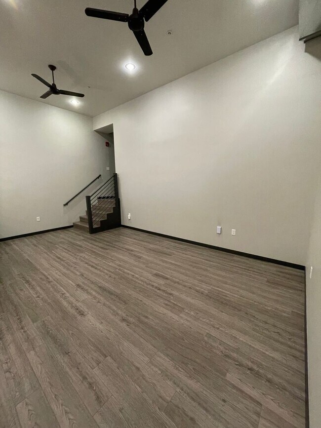 403 W Norfolk Ave Unit 205