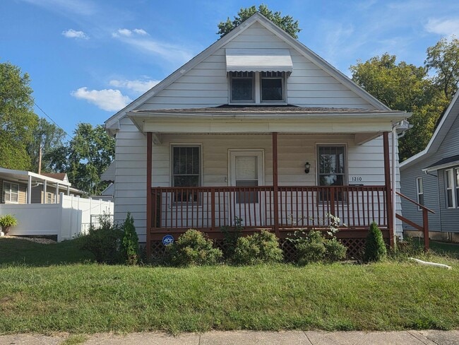 Building Photo - 1210 N Charles St
