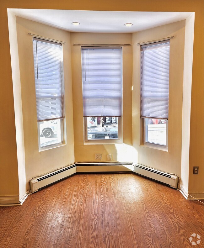 Building Photo - 244 Whiton St Unit 1st FL Rental