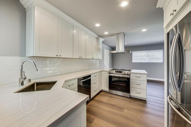 Photo - 4401 Castanos St