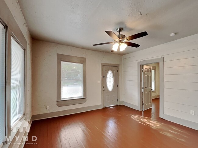 Photo - 114 S Lamar St