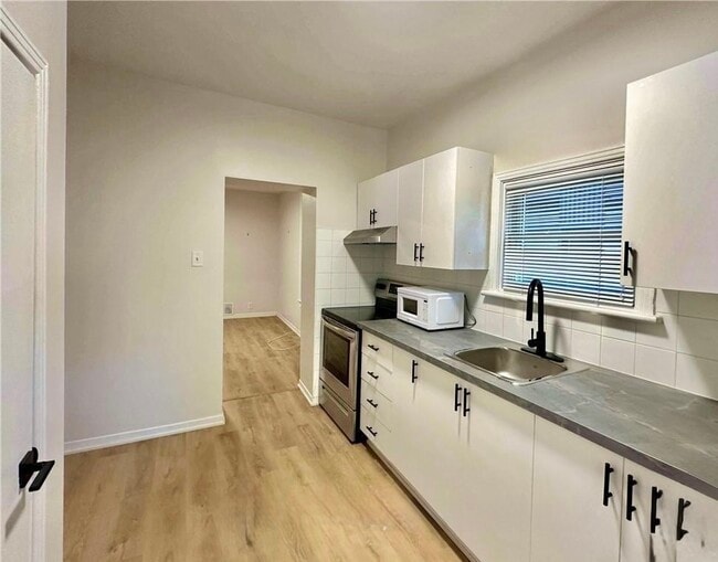 Photo - 162 Ivy Crescent Unit 2