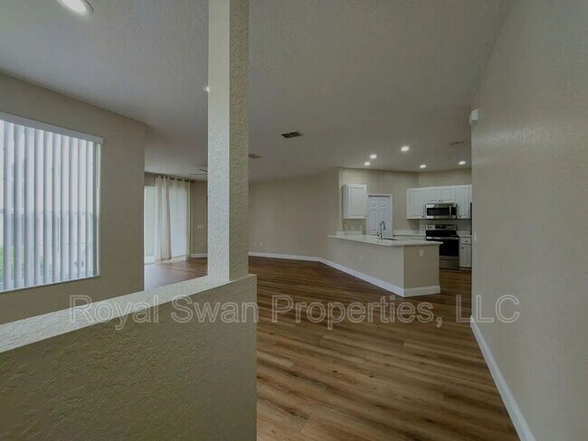 Photo - 611 Grasslands Village Cir