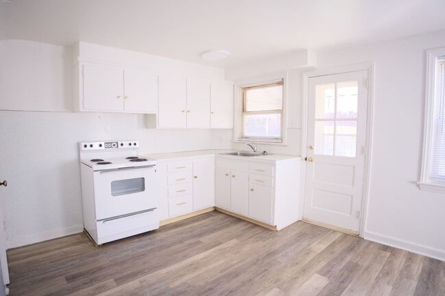 Photo - Cute & Cozy Interior Rowhome