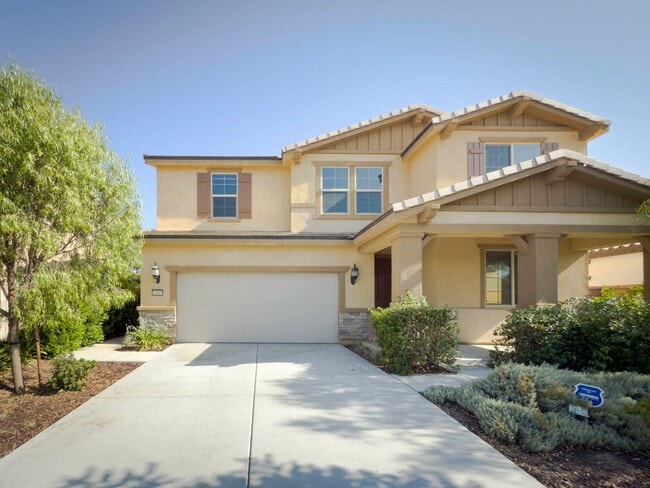 Beautiful 2 Story 5 Bedroom SOLAR Home + L... - Beautiful 2 Story 5 Bedroom SOLAR Home + L...