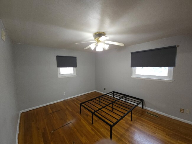 Photo - 1612 Kingsway Rd