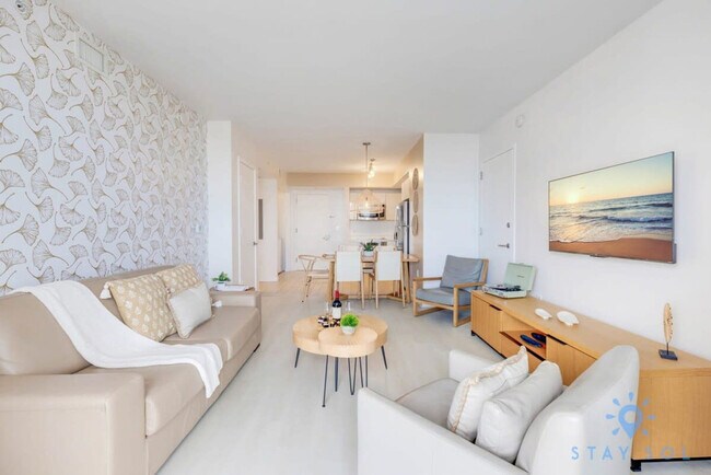 Building Photo - 2602 E Hallandale Beach Blvd Rental