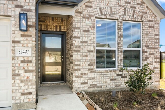 32407 Hamilton Crest Dr