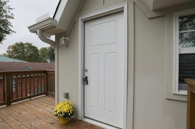 Photo - 848 Argle Ave