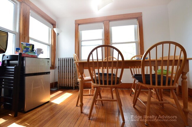 Photo - 27 S Crescent Circuit Unit B