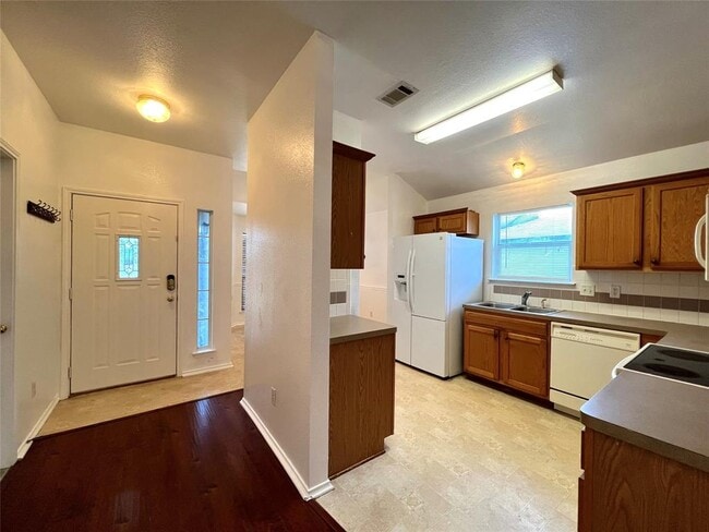 Photo - 1211 Saddle Dr