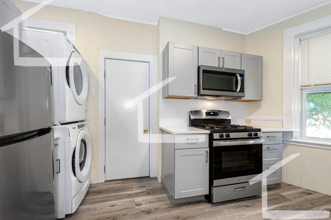 Photo - 9/1 Fully renovated 3BR in Oak Sq, w/d in unit!
