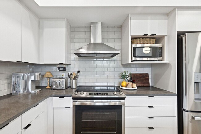 Photo - Hip Strip Furnished Condo in Reed Building...