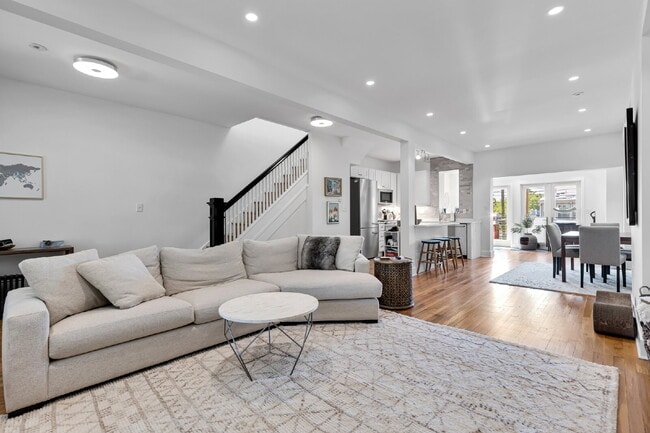 Photo - 4008 Marlboro Pl NW