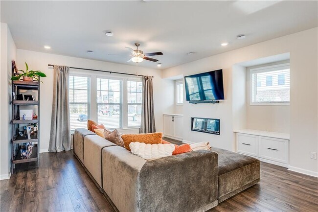 Photo - 1634 Halbrook Pl SW