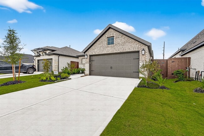 Building Photo - 407 Big Pne Trl