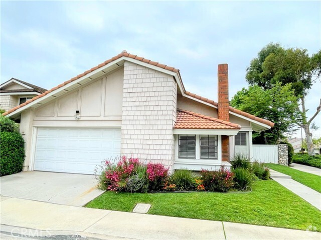 Building Photo - 17 Fallbrook Rental