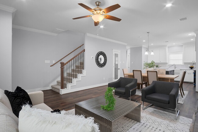 Photo - 6208 Force St