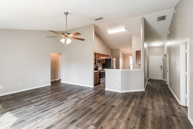 Photo - 596 Artesian Ln