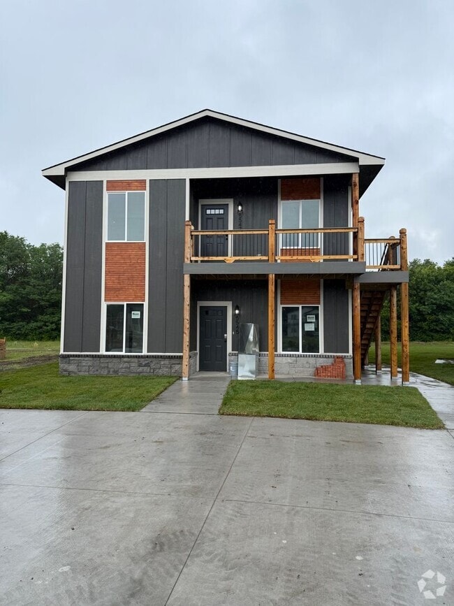 Building Photo - 5545-5547 Bressler Dr. Bel Aire, KS 67219 Unit 5547 Bressler Dr Rental