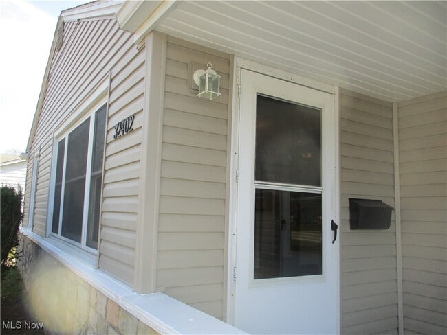 Photo - 32402 Bainbridge Rd