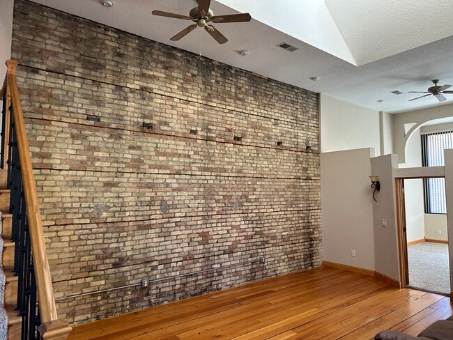 Photo - 419 E Grand Ave