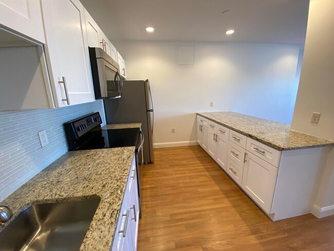 Photo - 875 Elm St Unit 903