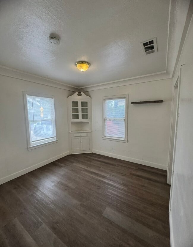 Photo - 1361 N Safford Ave