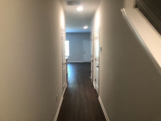 Photo - 448 Oakwood Dr NW