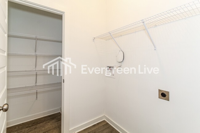 Photo - 177 Park Dr N