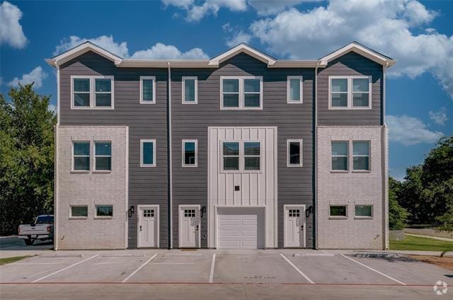 Building Photo - 422 S Lillian Rental