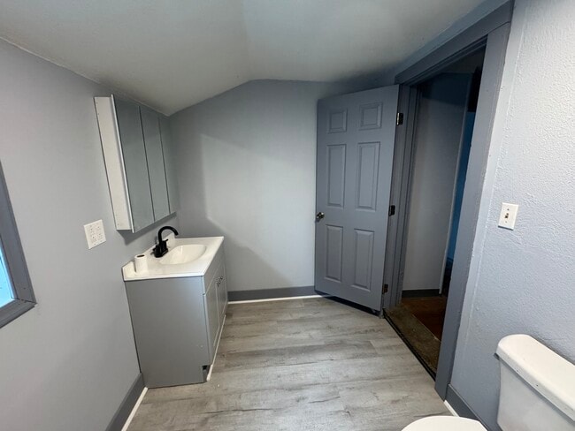 Photo - 111 Jones St