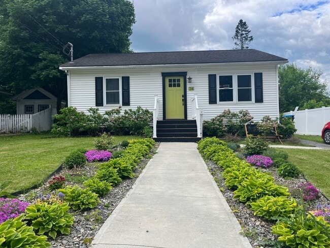 Photo - Beautiful Two Bedroom Single Family in the...