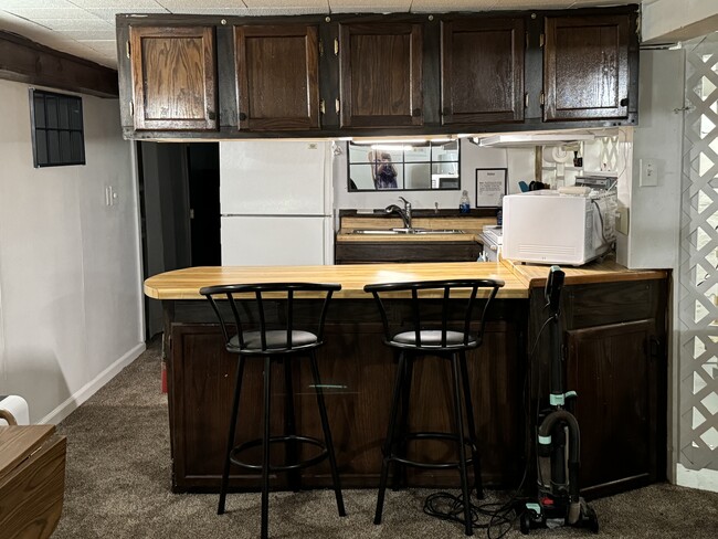 Breakfast Bar - 801 Miller St Unit Basement Apartment