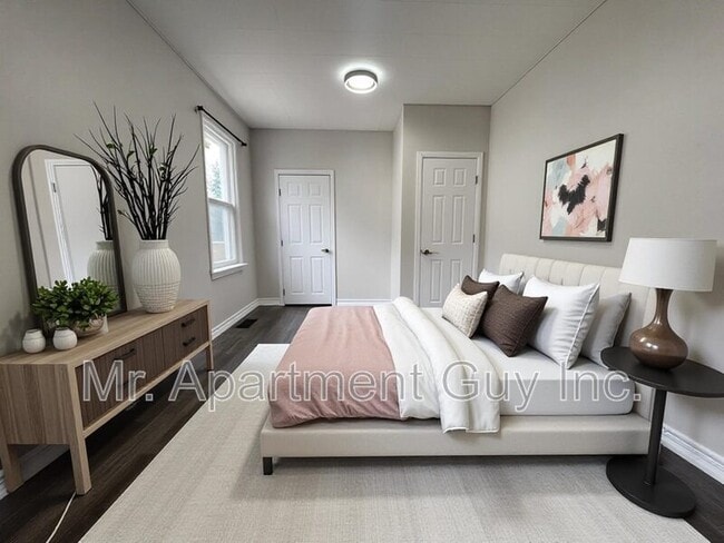 Photo - 163 E 5th St Unit Main Suite