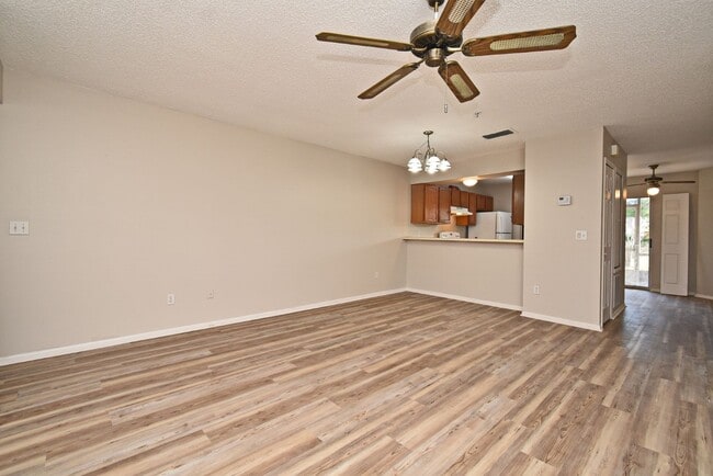 Photo - 144 Reserve Cir