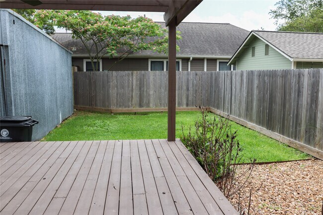 Photo - 220 W 16th St