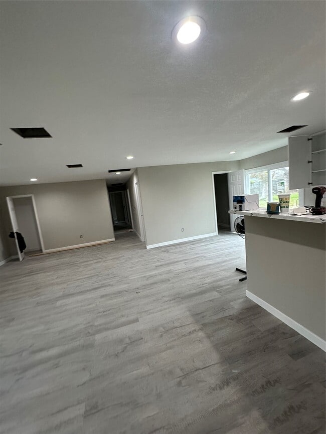 Building Photo - 109 Honeysuckle Dr