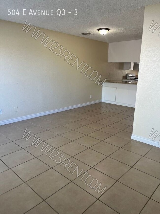 Photo - 504 E Ave Q3 Unit 3