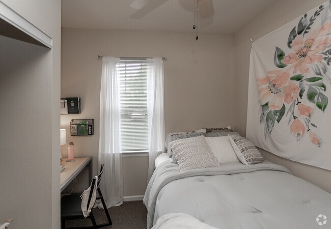 4BR, 4BA - 1220 SF