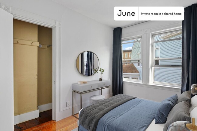 Building Photo - Private bedroom in 6 bed/2 bath Home