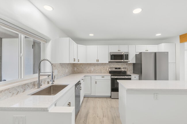 Kitchen - 1707 Espinacitas St