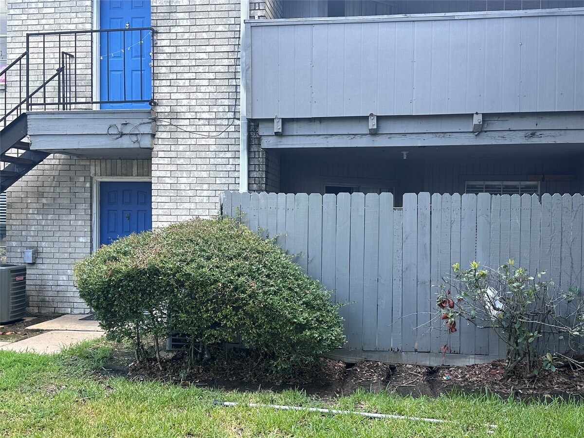Photo - 9700 Leawood Blvd Unit False