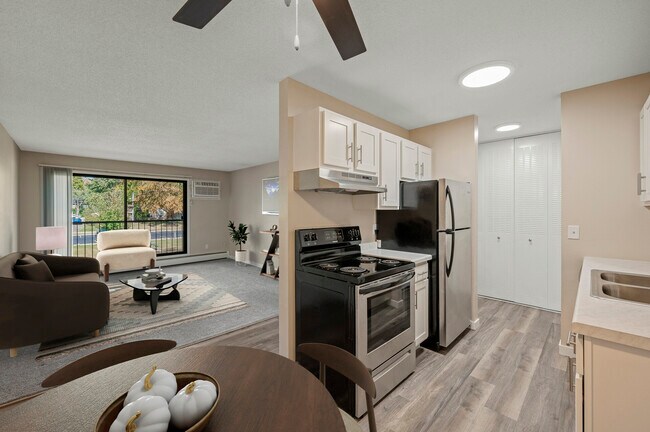 Kitchen & Living Room - Eastgate Apartments